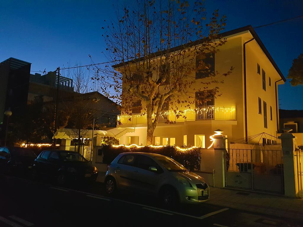 Petit Hotel Lido di Camaiore Exterior foto